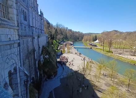 Le sanctuaire et le Gave de Pau