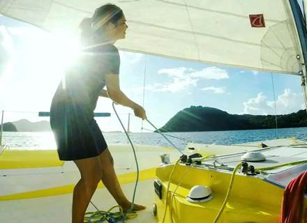 vue-coucher-de-soleil-depuis-catamaran-les-saintes