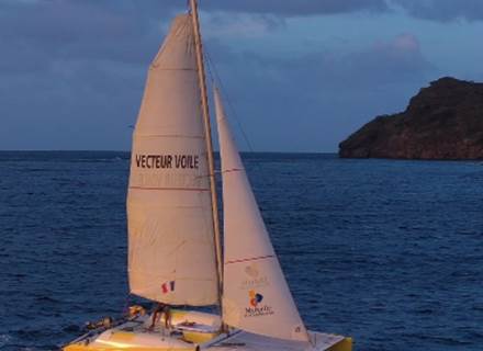 navigation-coucher-de-soleil-archipel-des-saintes