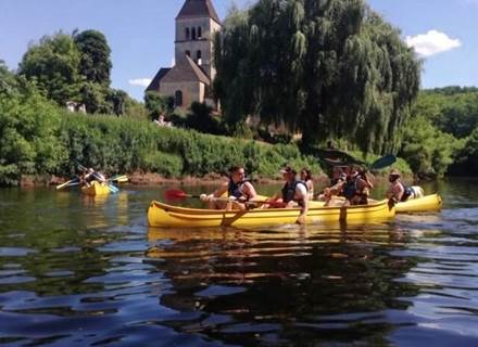 sortie canoë entre amis à Saint Léon sur Vézère
