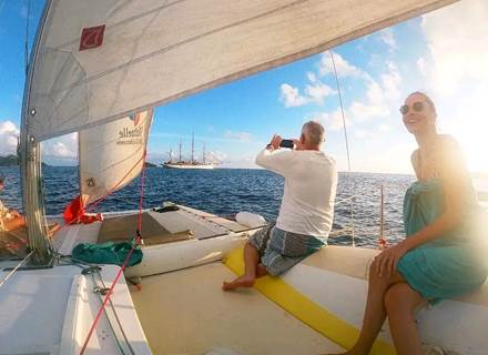 bateau-privatise-coucher-de-soleil-les-saintes