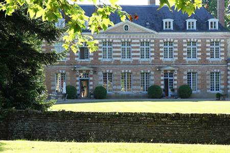 IMG_6151 chateau de face côté douve.jpg