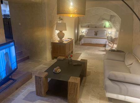 spa-jacuzzi-troglodyte-gite-couple-chinon-touraine