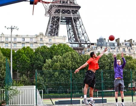 meilleur-terrain-basket-playground-paris-cadre-vue-bir-hakeim-stade-emile-anthoine-975x1024