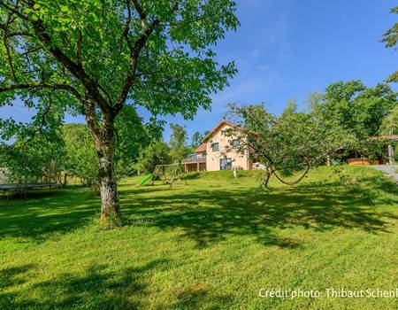 Notre maison d'hôtes située en pleine nature, en bordure de forêt, entourée de bois et de parcs, à 800m du village de Ballay situé à 5 min de Vouziers dans les Ardennes crédit photo: Thibaut Schenkel