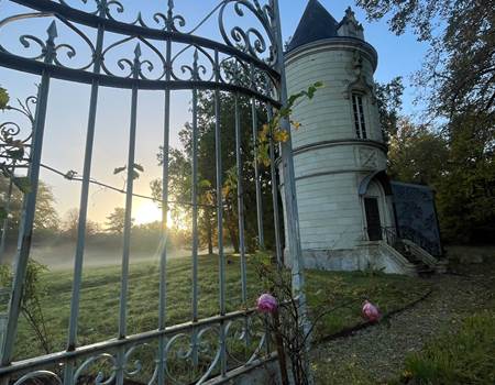 la-tour-des-touches-gite-savonnieres-sunset