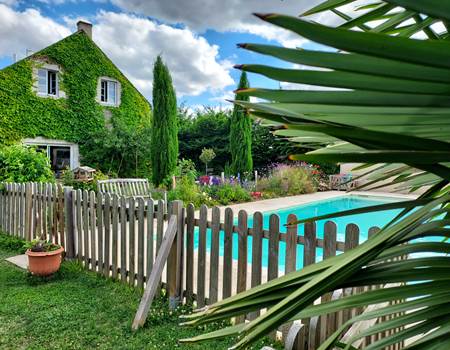 au bord de la piscine...