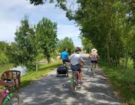 vélo dans le Marais Poitevin