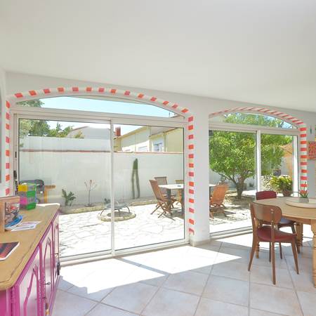 villa-les-salines-flamant-location-appartement-maison-vacances-grau-du-roi-jardin-proche-plage-img-gallery-solo