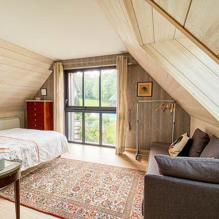 suite-de-l-atelier-avec-living-chambre-avec-lit-queen-size-gallery-offer