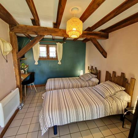 En entrant dans la chambre Le Buron-gallery-offer