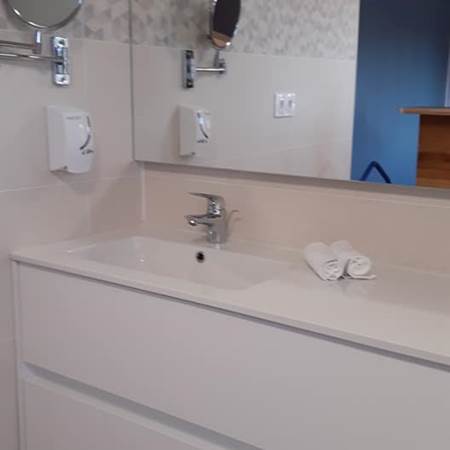 Chambre Cabanon - Lavabo dans espace sanitaire - rénovation 2021-gallery-offer