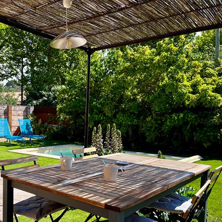 coin repas au bord de la piscine la barraquette-gallery-offer
