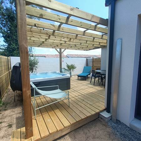 terrasse couverte  avec spa privatif-gallery-offer