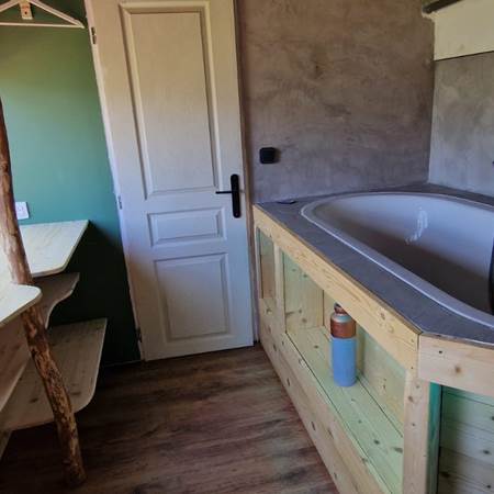 Le Bus Insolite - Chambre avec baignoire pour une détente face au lac de Serre-Ponçon-gallery-offer
