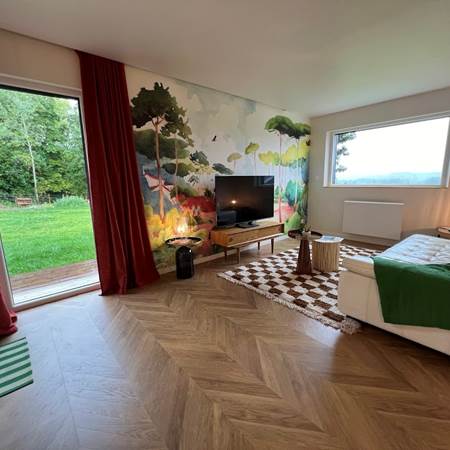 Salon avec le papier peint panoramique Forêt Isidore Leroy Créé à partir d'un dessin aquarellé de l'artiste Marion Bartherotte, le somptueux panneau Forêt édité par la maison Isidore Leroy présente un paysage côtier-gallery-offer