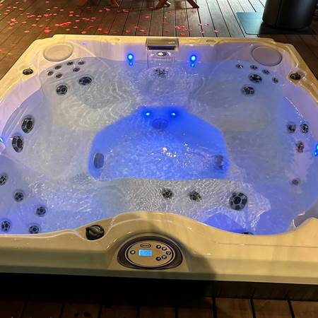 SUITE POLYNESIENNE JACUZZI-gallery-offer