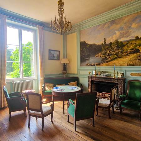 Petit Salon-gallery-offer