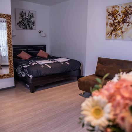 Chambre 1 Lit et Fleurs-gallery-offer