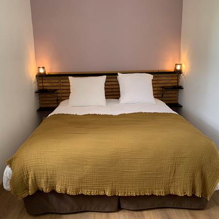 CHAMBRE VIOLETTE ESOPE-gallery-offer