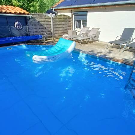piscine chauffée et ses bains de soleil-gallery-offer