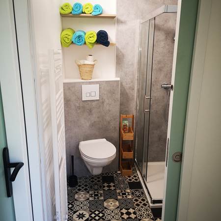 salle de bain douche lavabo et WC-gallery-offer