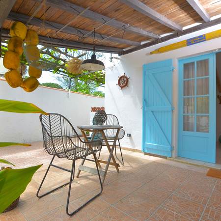 villa-les-salines-cabane-pêcheur-location-appartement-maison-vacances-grau-du-roi-jardin-proche-plage-grande-capacité-couchages-gallery-offer