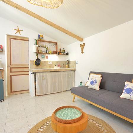 villa-les-salines-cabane-pêcheur-location-appartement-maison-vacances-grau-du-roi-jardin-proche-plage-grande-capacité-couchages-gallery-offer