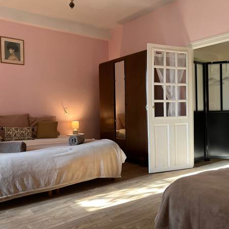 Chambre rose 3 pers-gallery-offer