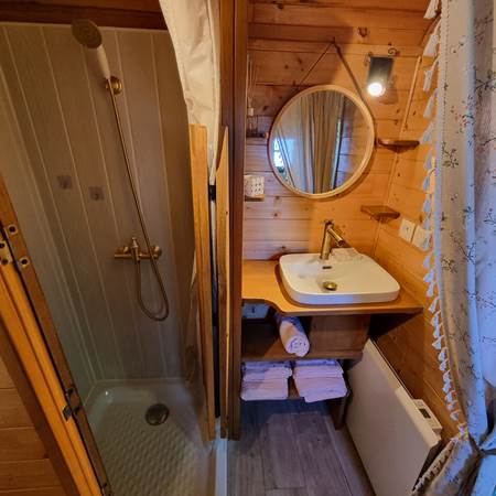 La douche avec linge de bain fourni.-gallery-offer
