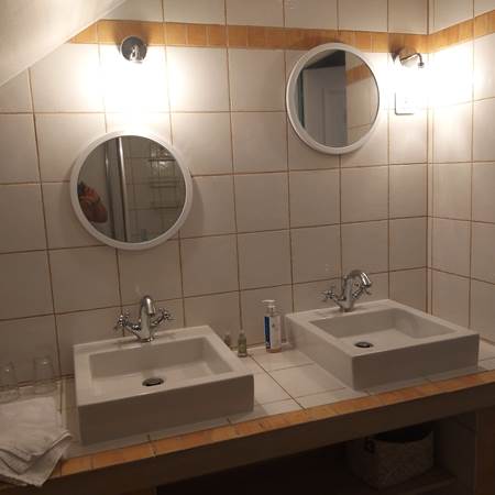 salle de bain avec 2 vasques-gallery-offer