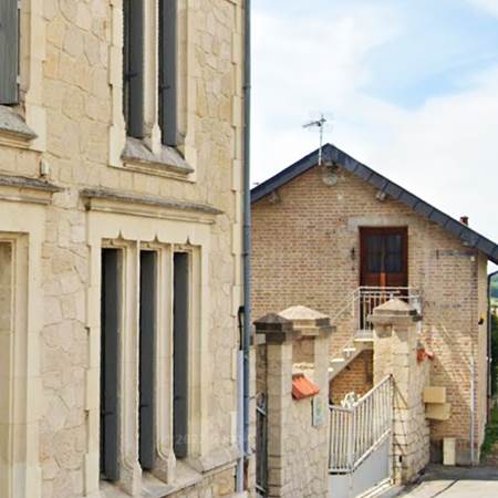 Entrée par le portail sur la cour intérieure-gallery-offer