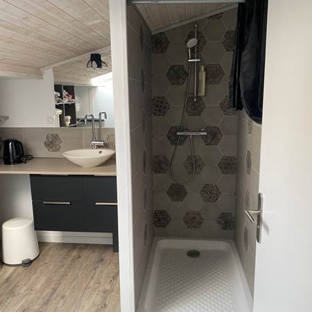 SALLE D'EAU PARTAGEE  CHAMBRE  SOLEIL-gallery-offer