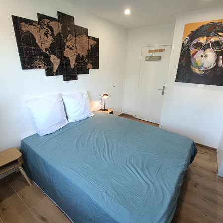 chambre agréable décorée avec soin-gallery-offer