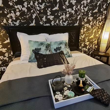 chambre asie plateau sur le lit-gallery-offer