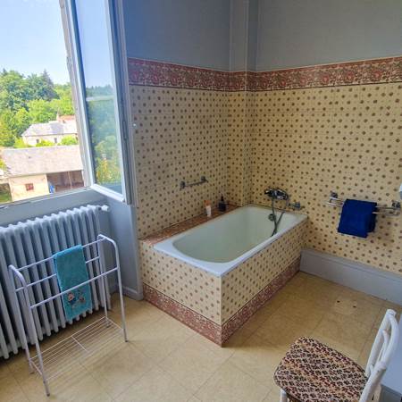 Salle de Bain 1er étage-gallery-offer