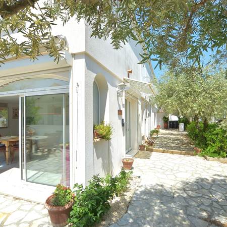 villa-les-salines-flamant-location-appartement-maison-vacances-grau-du-roi-jardin-proche-plage-gallery-offer