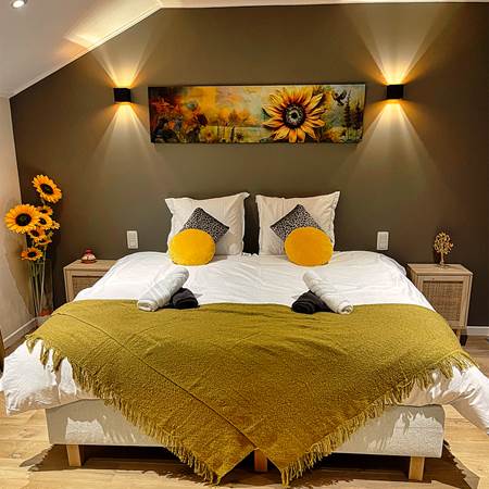 Chambre-Tournesol-Le-Relais-de-lou-gallery-offer