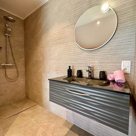 Ch Eglantine salle de douche-gallery-offer