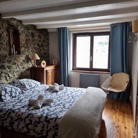 CHAMBRE ETAGE-gallery-offer