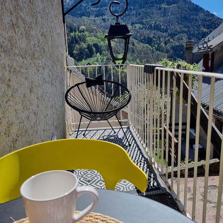 balcon avec vue sur montagnes environnantes-gallery-offer