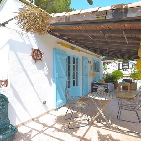 villa-les-salines-cabane-pêcheur-location-appartement-maison-vacances-grau-du-roi-jardin-proche-plage-grande-capacité-couchages-gallery-offer