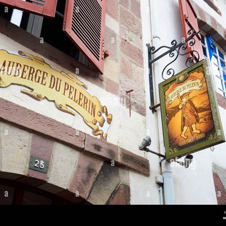 panneau-de-l-auberge-de-pelerins-saint-jean-pied-de-port-pays-basque-france-2cepryd-gallery