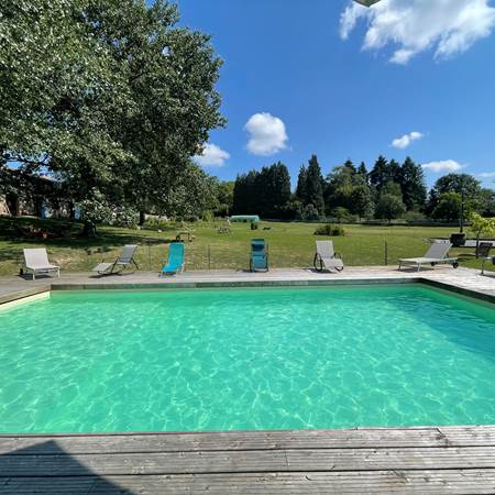 Piscine au milieu du parc-gallery-offer