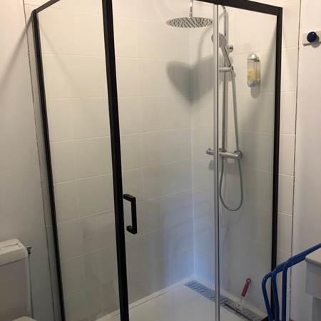 Chambre familiale - Salle d'eau-gallery-offer