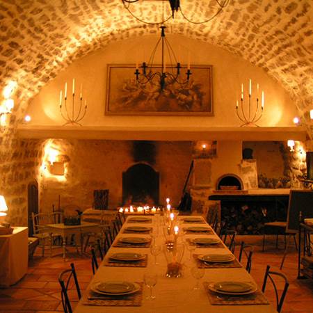Salle des petits-déjeuners et table d'hôtes-gallery-offer