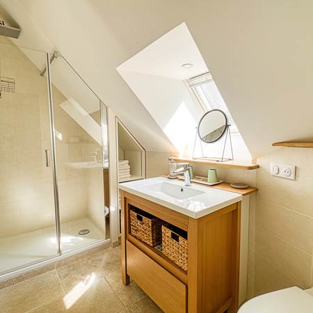 suite-de-l-atelier-salle-d-eau-wc-1er-etage-la-verrerie-d-ivoy-gallery-offer