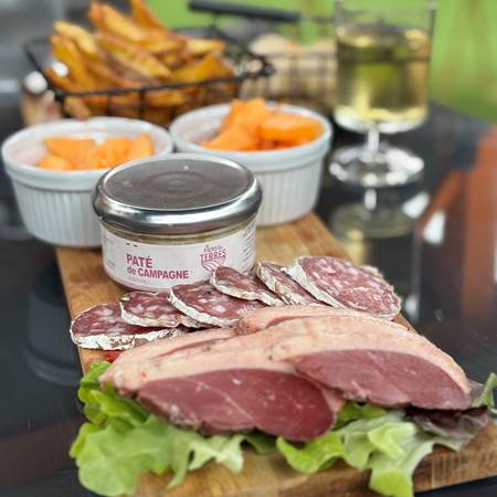 La planche Du Chef avec un bon vin Moelleux du Gers-gallery-offer