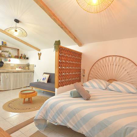 villa-les-salines-cabane-pêcheur-location-appartement-maison-vacances-grau-du-roi-jardin-proche-plage-grande-capacité-couchages-img-gallery-solo