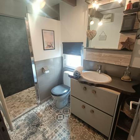 salle de bain douche lavabo et WC-gallery-offer